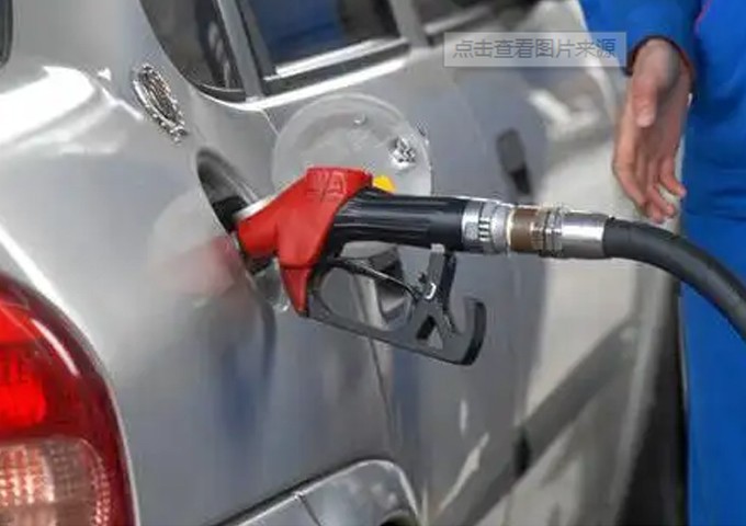 油箱加不满油的原因是什么,油箱剩一半油能加油吗